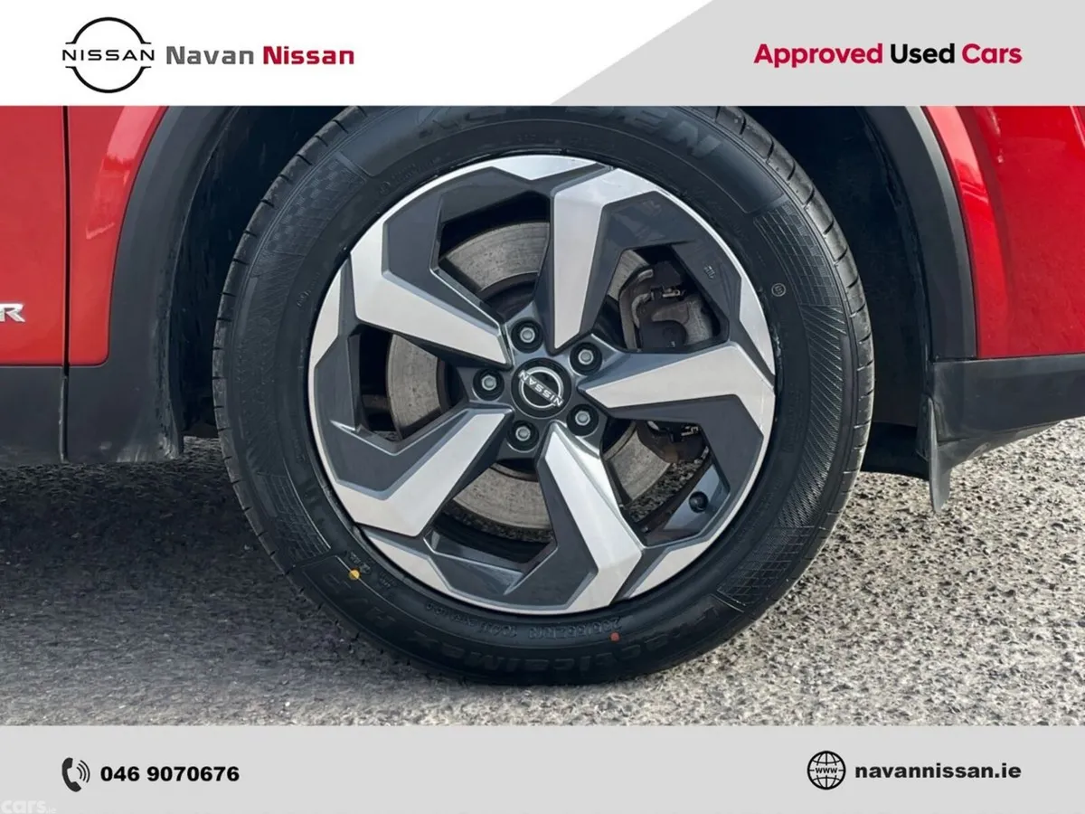 Nissan Qashqai MPV, Petrol Hybrid, 2023, Red