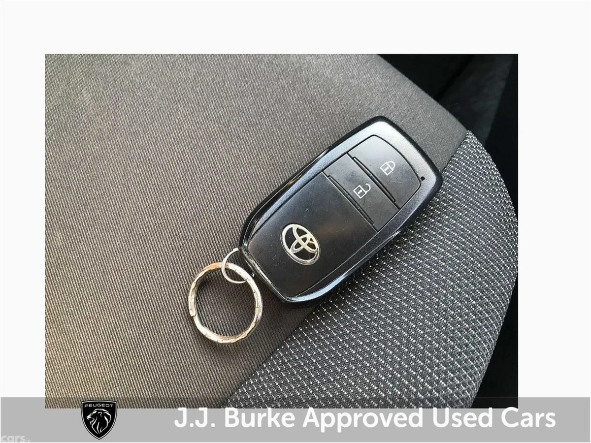 Toyota Yaris Hatchback, Petrol Hybrid, 2024, White