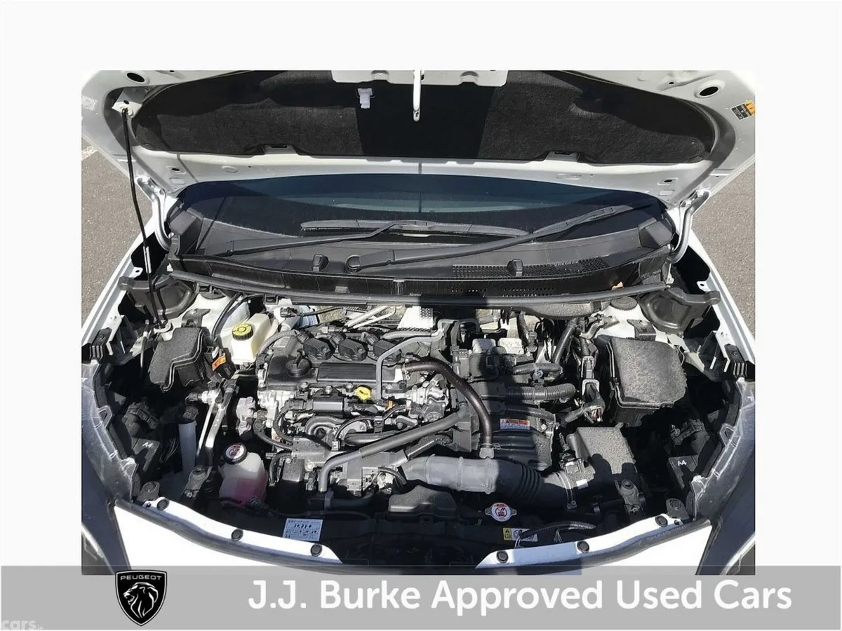 Toyota Yaris Hatchback, Petrol Hybrid, 2024, White