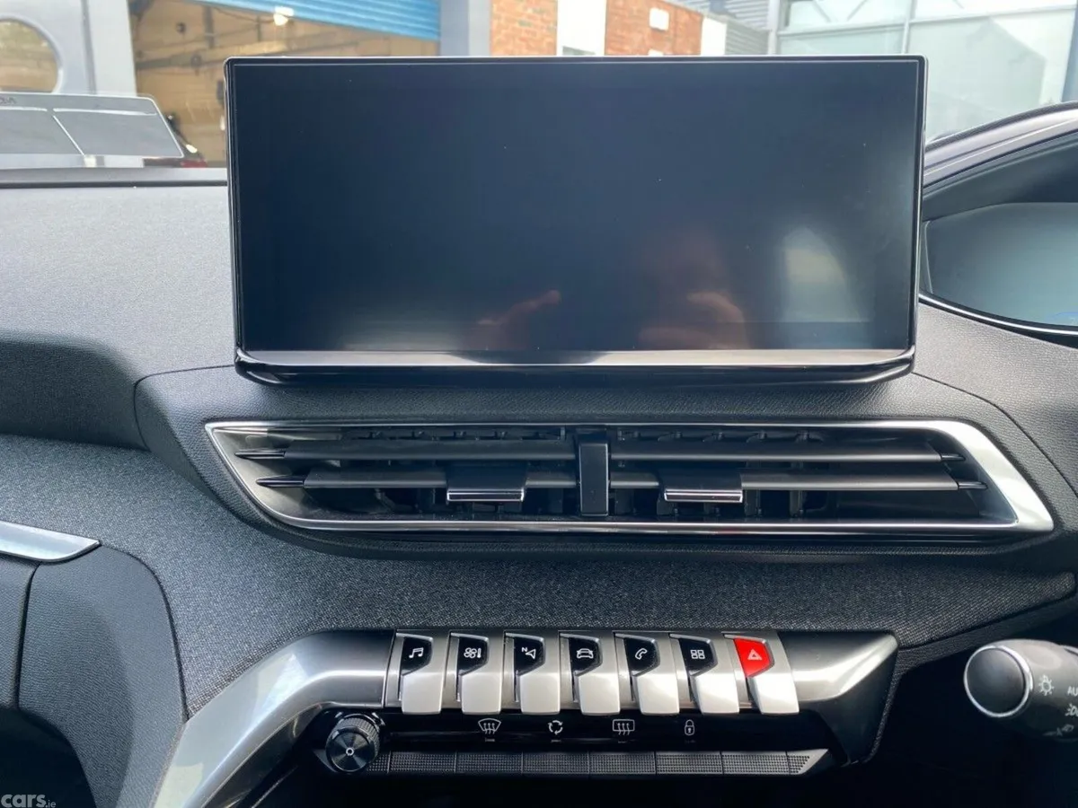 Peugeot 3008 MPV, Diesel, 2023, Red