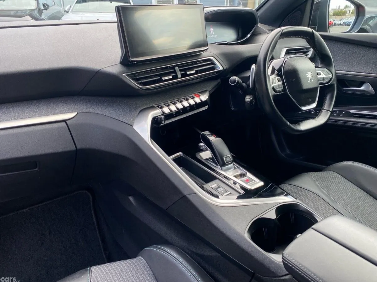 Peugeot 3008 MPV, Diesel, 2023, Red
