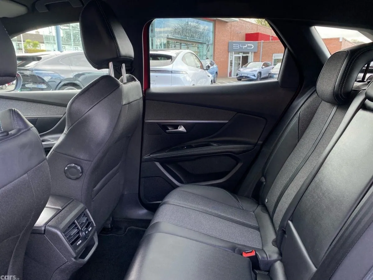 Peugeot 3008 MPV, Diesel, 2023, Red