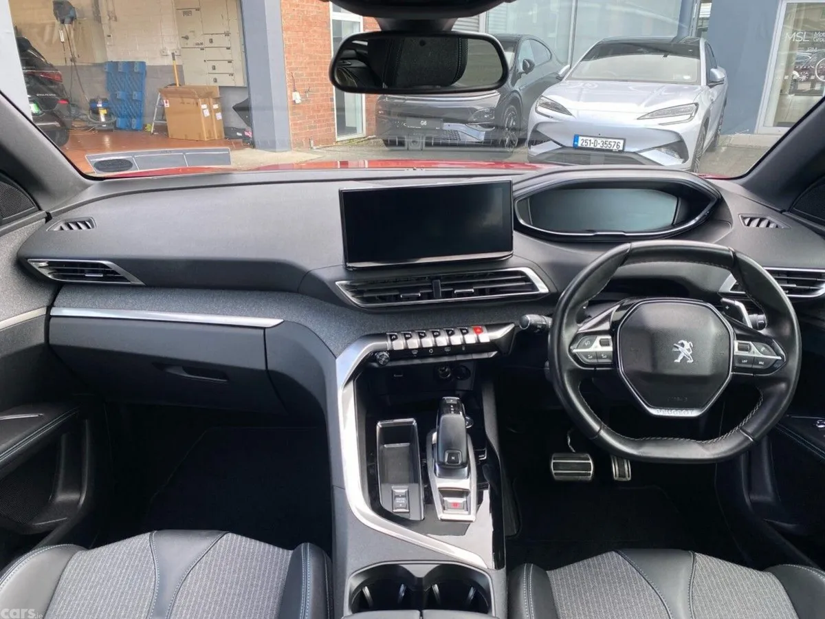 Peugeot 3008 MPV, Diesel, 2023, Red