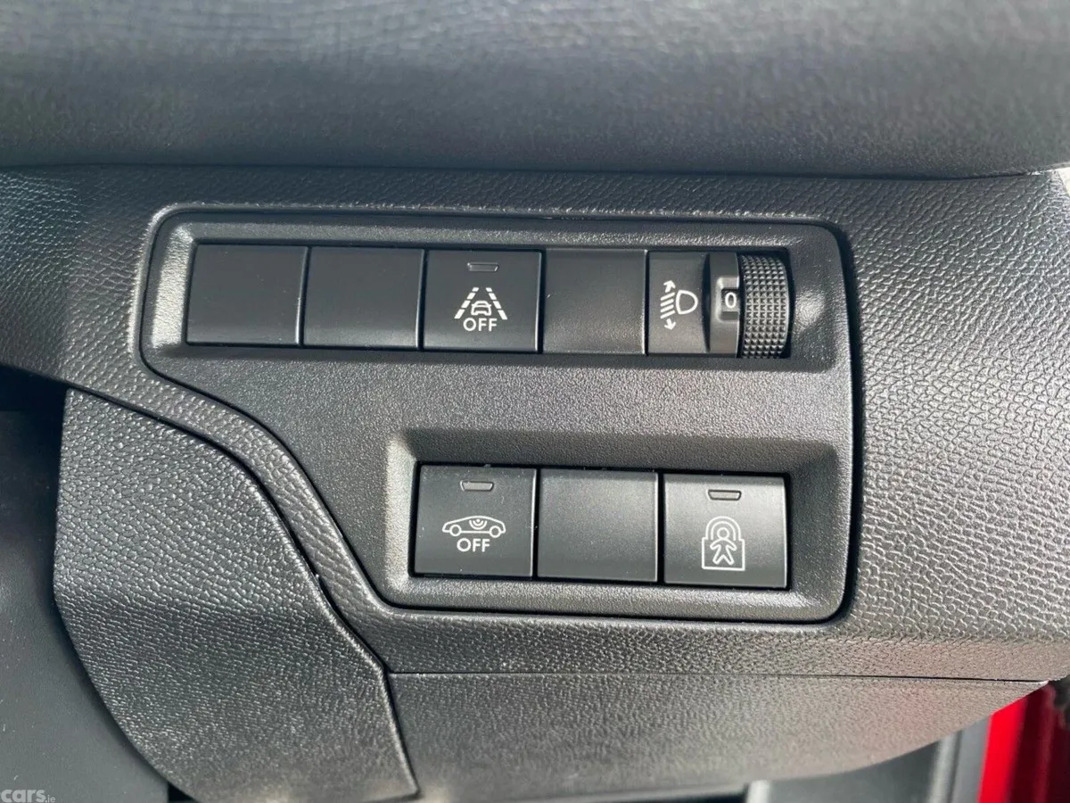 Peugeot 3008 MPV, Diesel, 2023, Red