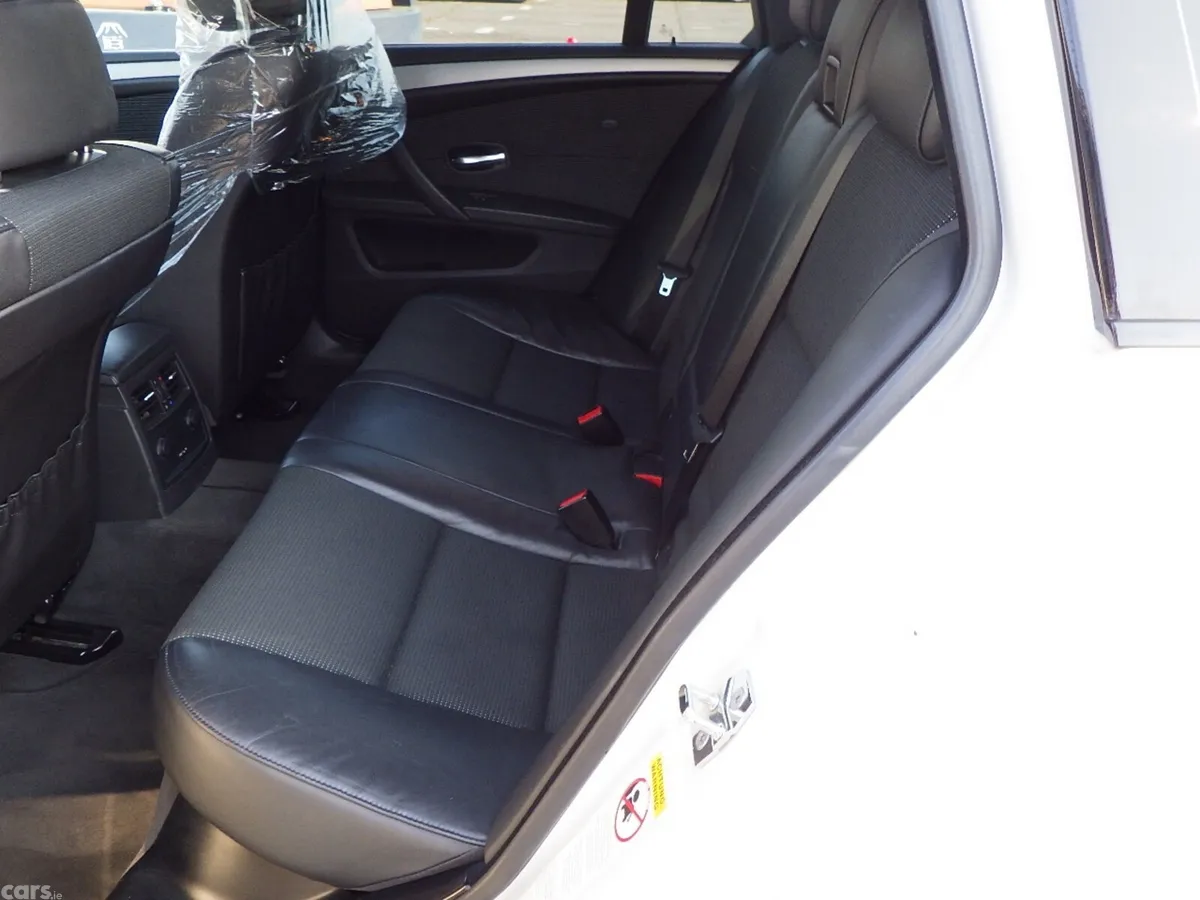 BMW 5-Series Estate, Petrol, 2009, White
