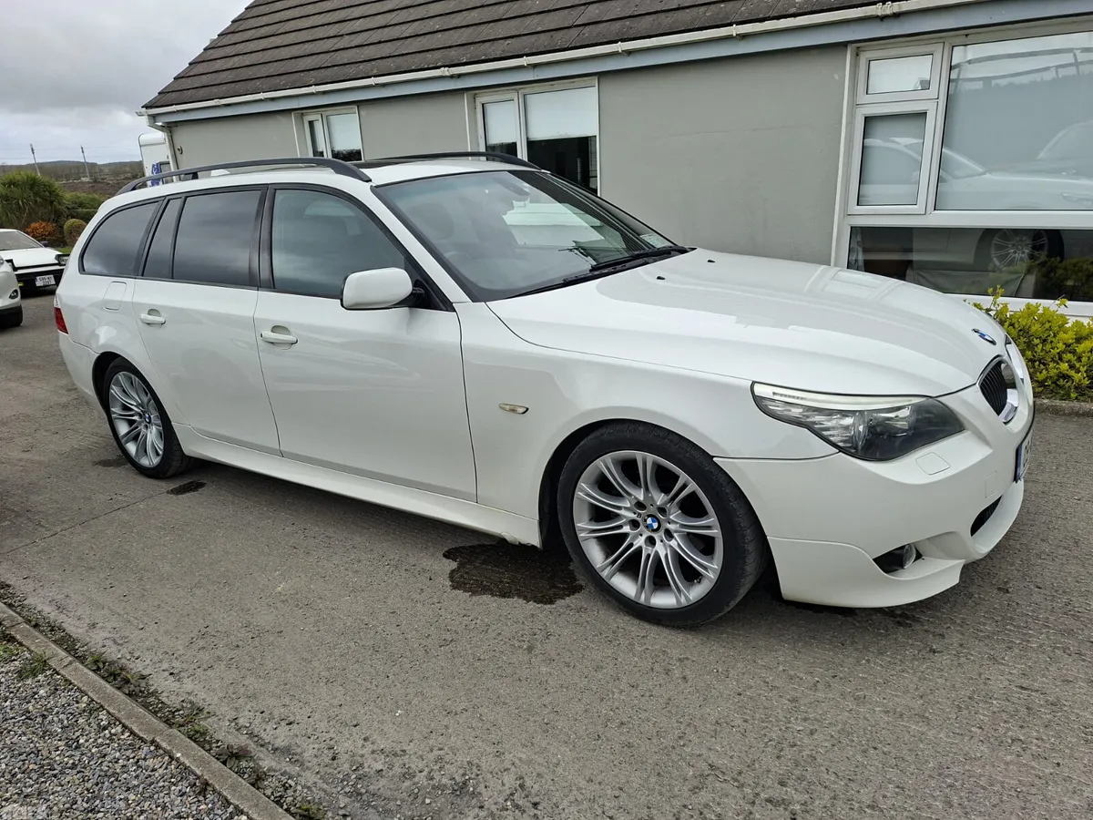BMW 5-Series Estate, Petrol, 2009, White