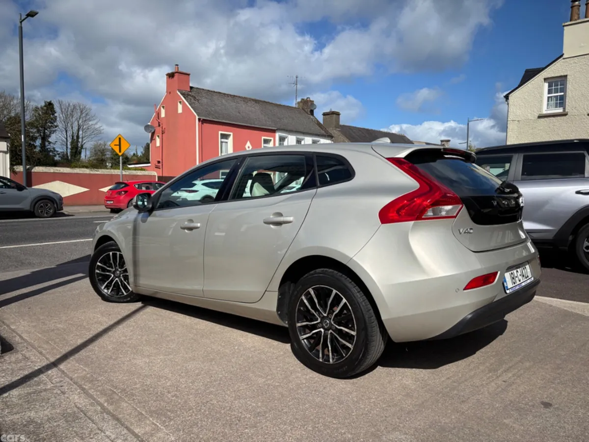 Volvo V40 Hatchback, Diesel, 2018, Brown