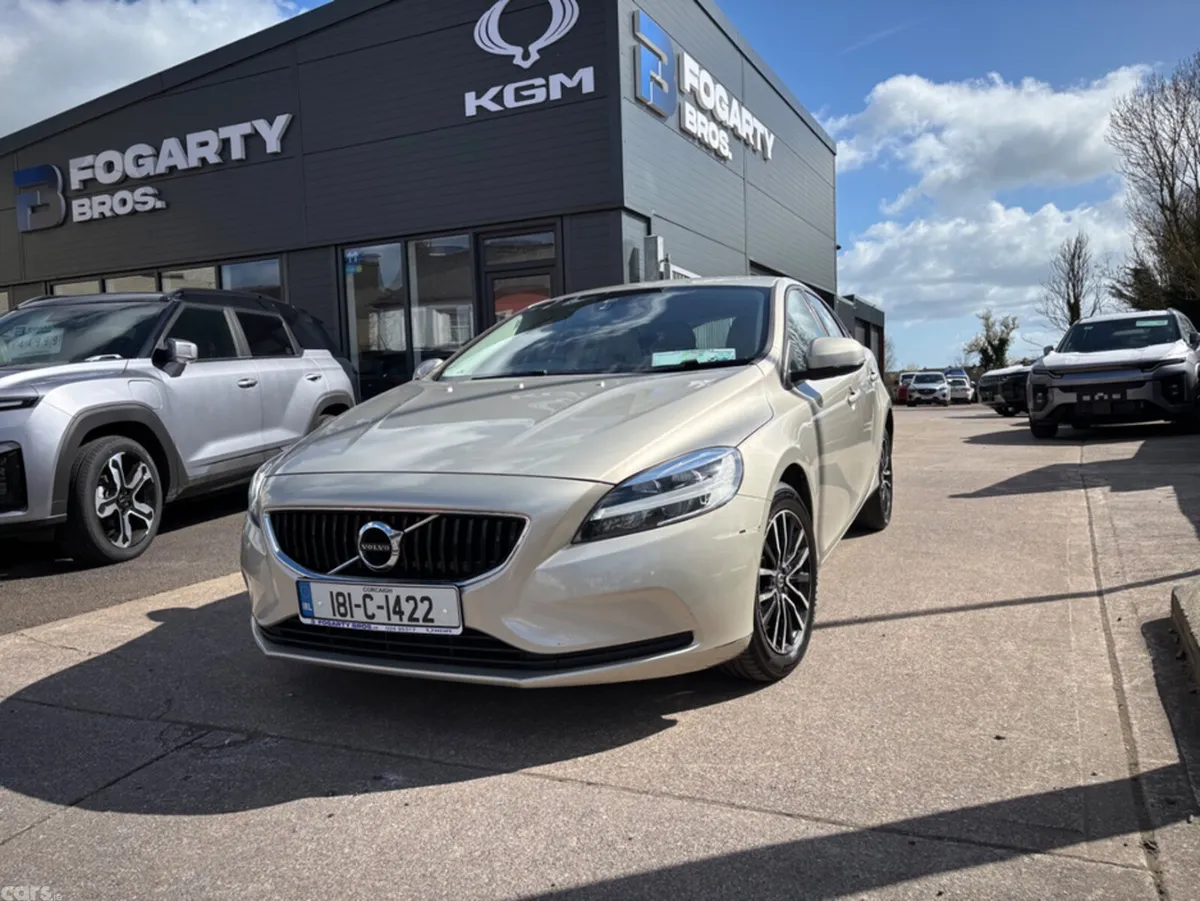 Volvo V40 Hatchback, Diesel, 2018, Brown