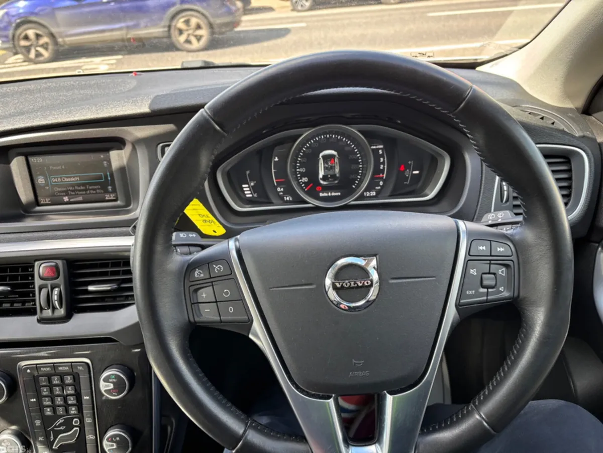 Volvo V40 Hatchback, Diesel, 2018, Brown