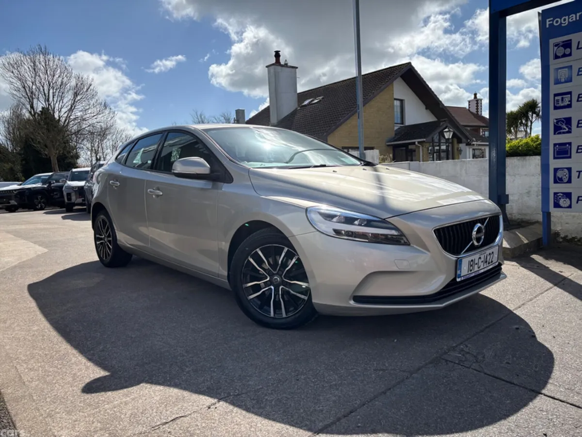 Volvo V40 Hatchback, Diesel, 2018, Brown