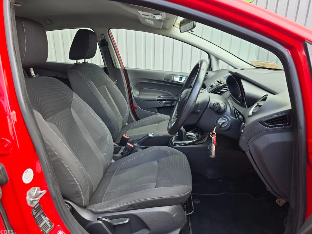 Ford Fiesta Hatchback, Petrol, 2014, Red
