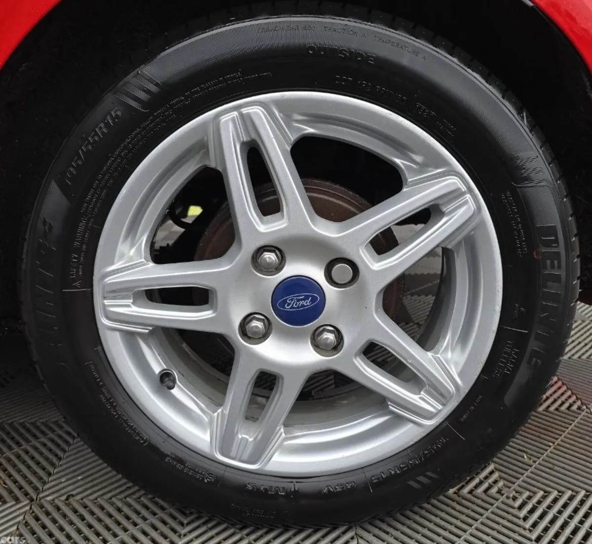Ford Fiesta Hatchback, Petrol, 2014, Red