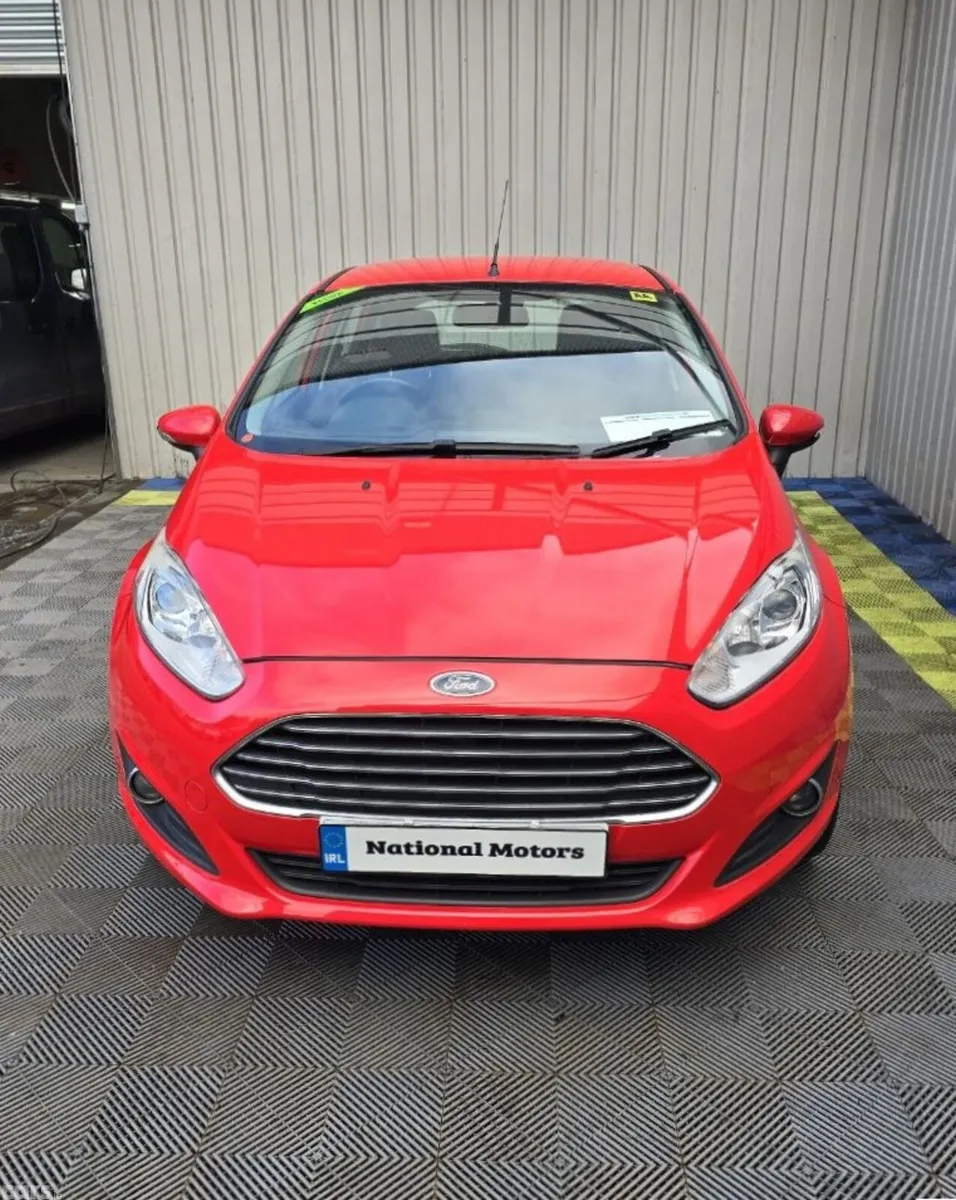 Ford Fiesta Hatchback, Petrol, 2014, Red