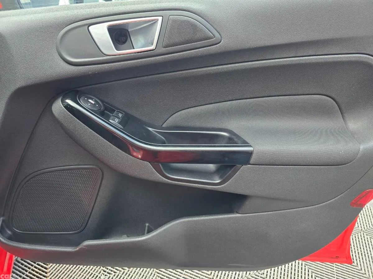 Ford Fiesta Hatchback, Petrol, 2014, Red