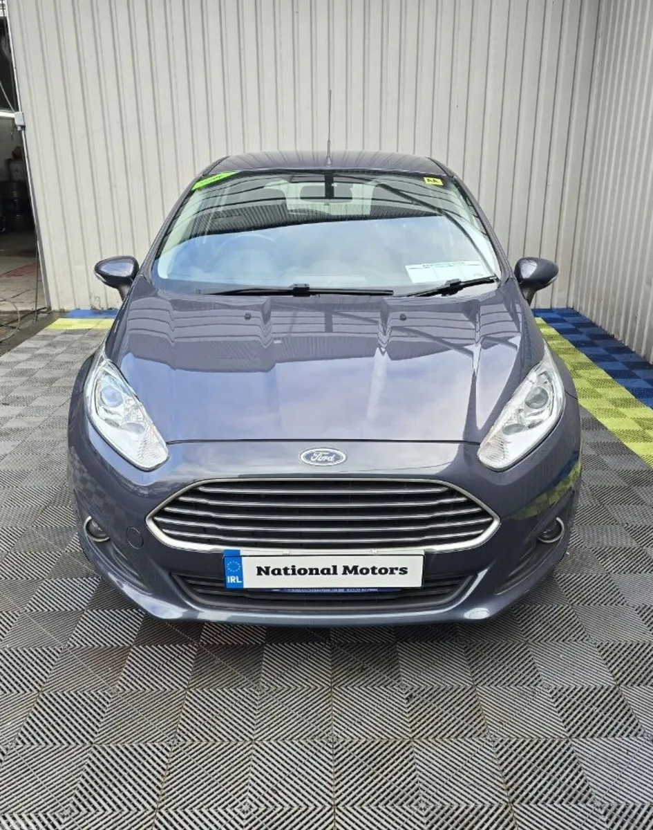 Ford Fiesta Hatchback, Petrol, 2015, Grey