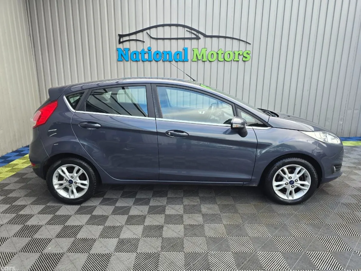 Ford Fiesta Hatchback, Petrol, 2015, Grey