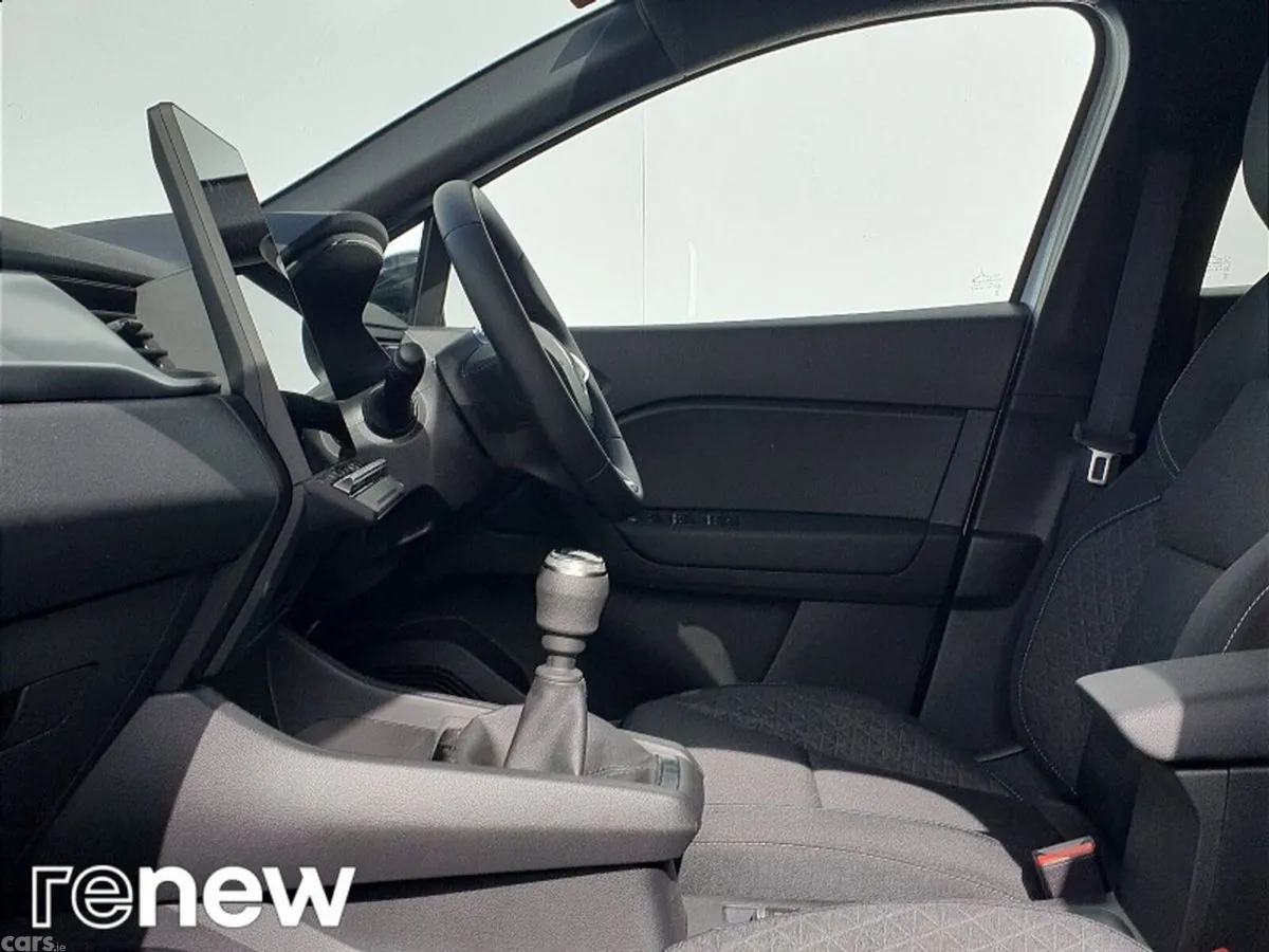 Renault Captur Hatchback, Petrol, 2025, White