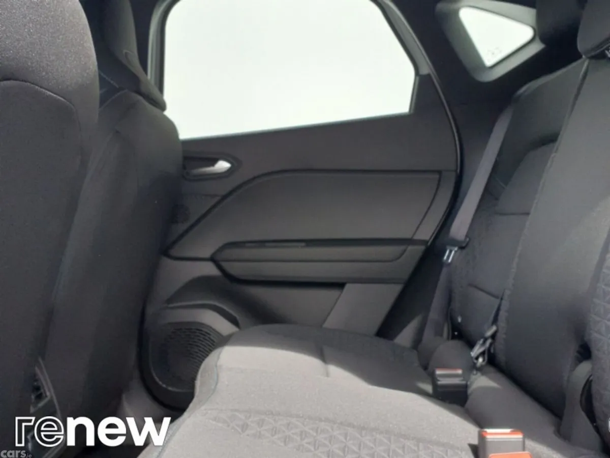 Renault Captur Hatchback, Petrol, 2025, White