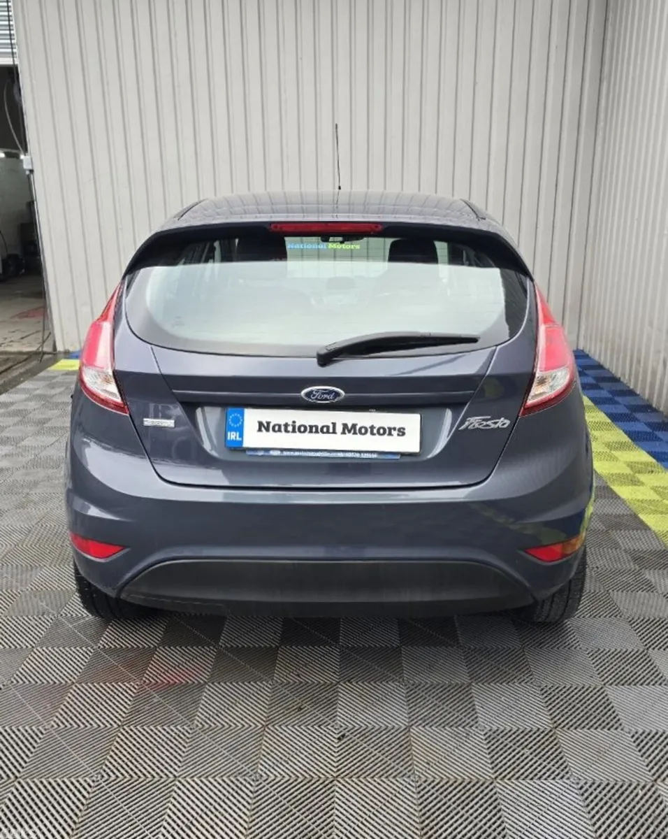 Ford Fiesta Hatchback, Petrol, 2015, Grey