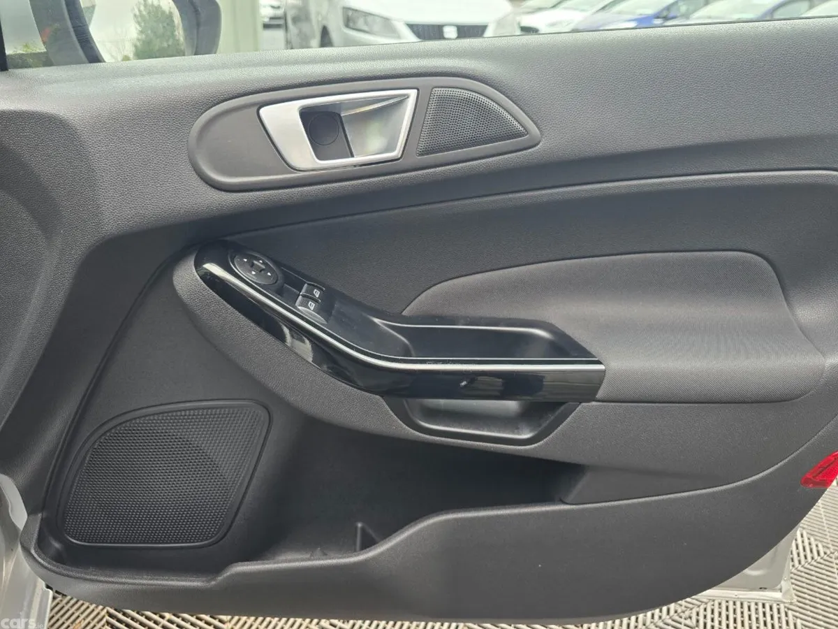 Ford Fiesta Hatchback, Petrol, 2015, Silver