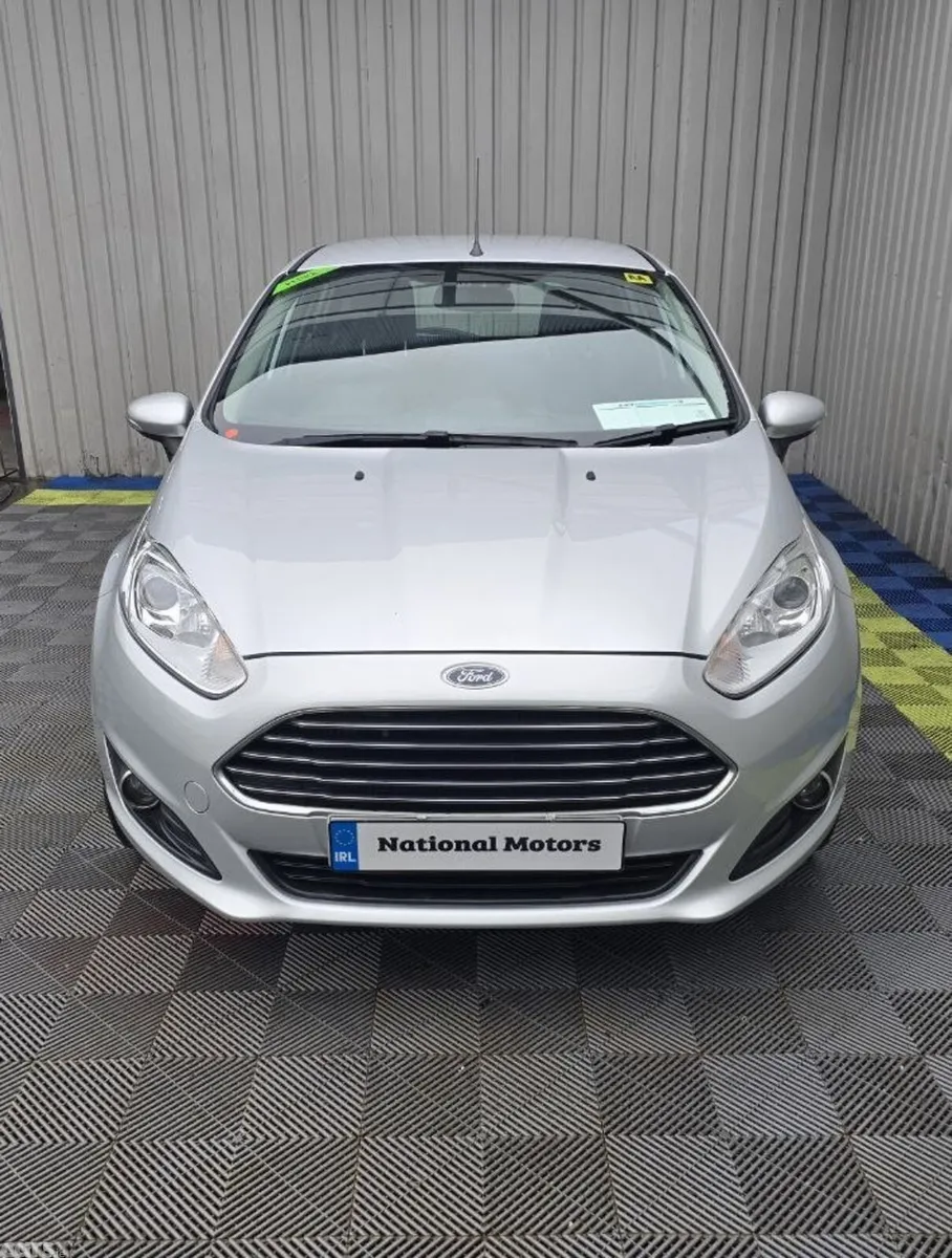 Ford Fiesta Hatchback, Petrol, 2015, Silver