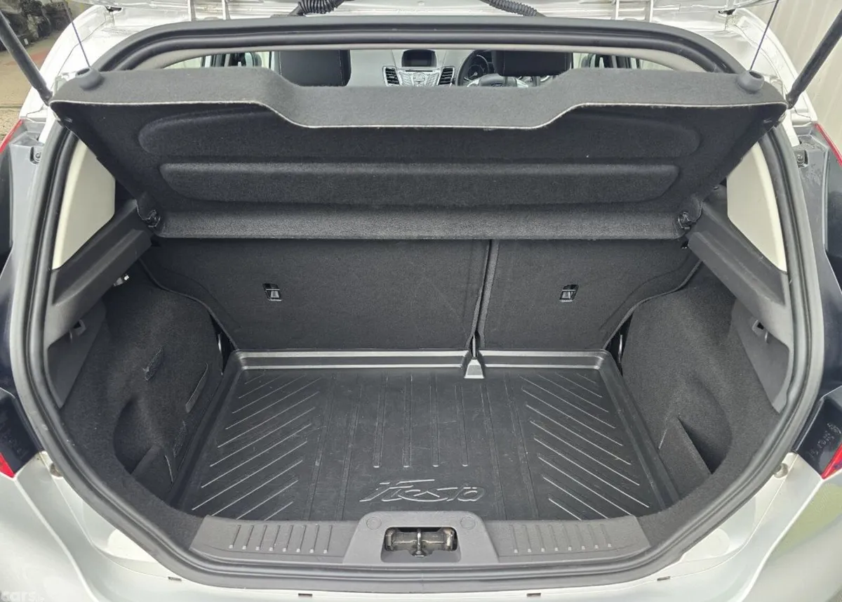 Ford Fiesta Hatchback, Petrol, 2015, Silver