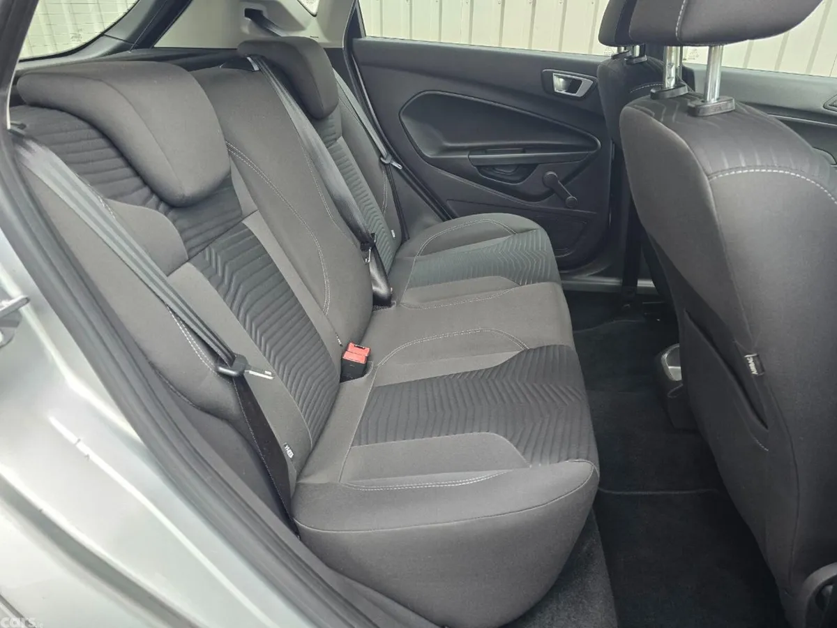 Ford Fiesta Hatchback, Petrol, 2015, Silver