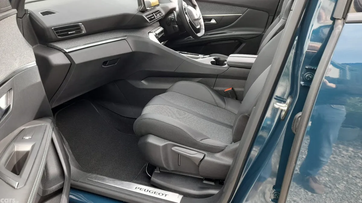Peugeot 3008 MPV, Diesel, 2023, Blue