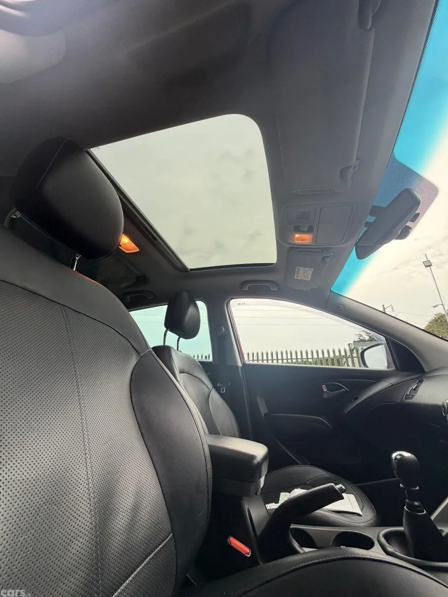 Hyundai ix35 SUV, Diesel, 2014, Red