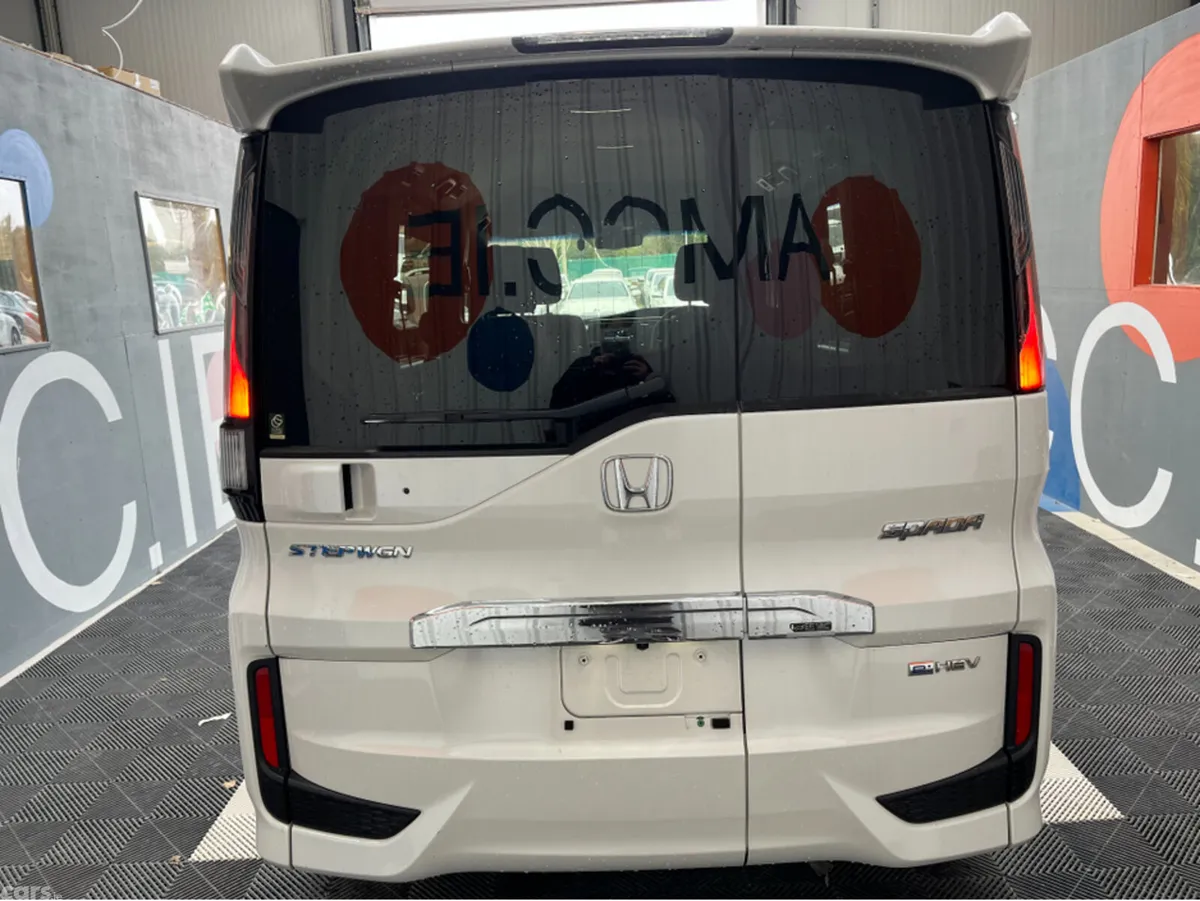 Honda Stepwagon MPV, Petrol Hybrid, 2020, White