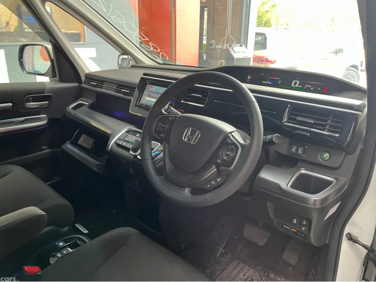 Honda Stepwagon MPV, Petrol Hybrid, 2020, White