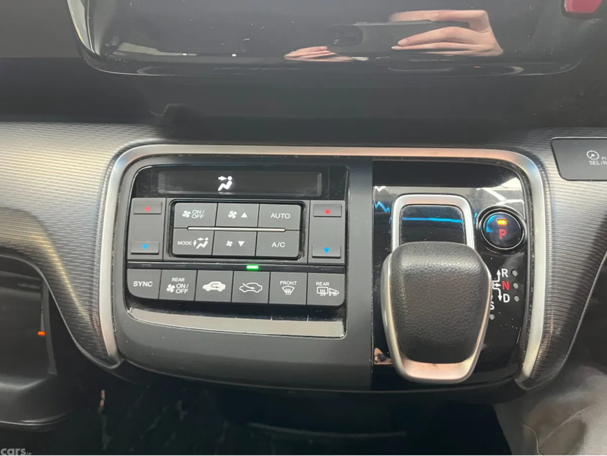 Honda Stepwagon MPV, Petrol Hybrid, 2020, White