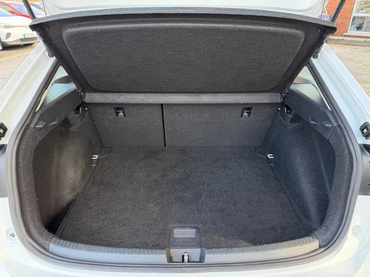 Volkswagen Taigo Estate/Jeep, Petrol, 2023, White