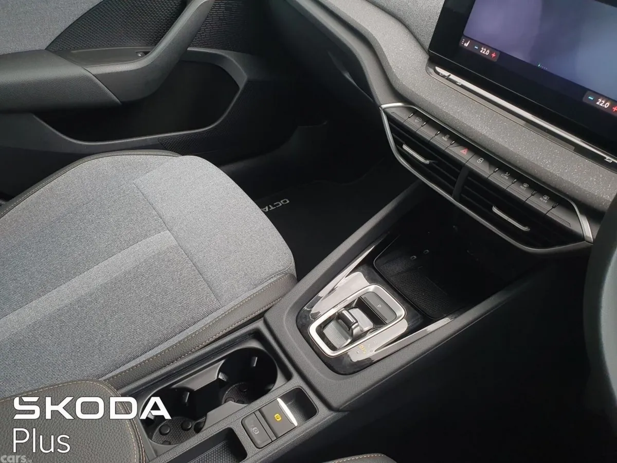 Skoda Octavia Hatchback, Diesel, 2025, Grey