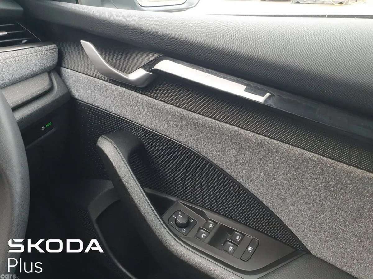 Skoda Octavia Hatchback, Diesel, 2025, Grey