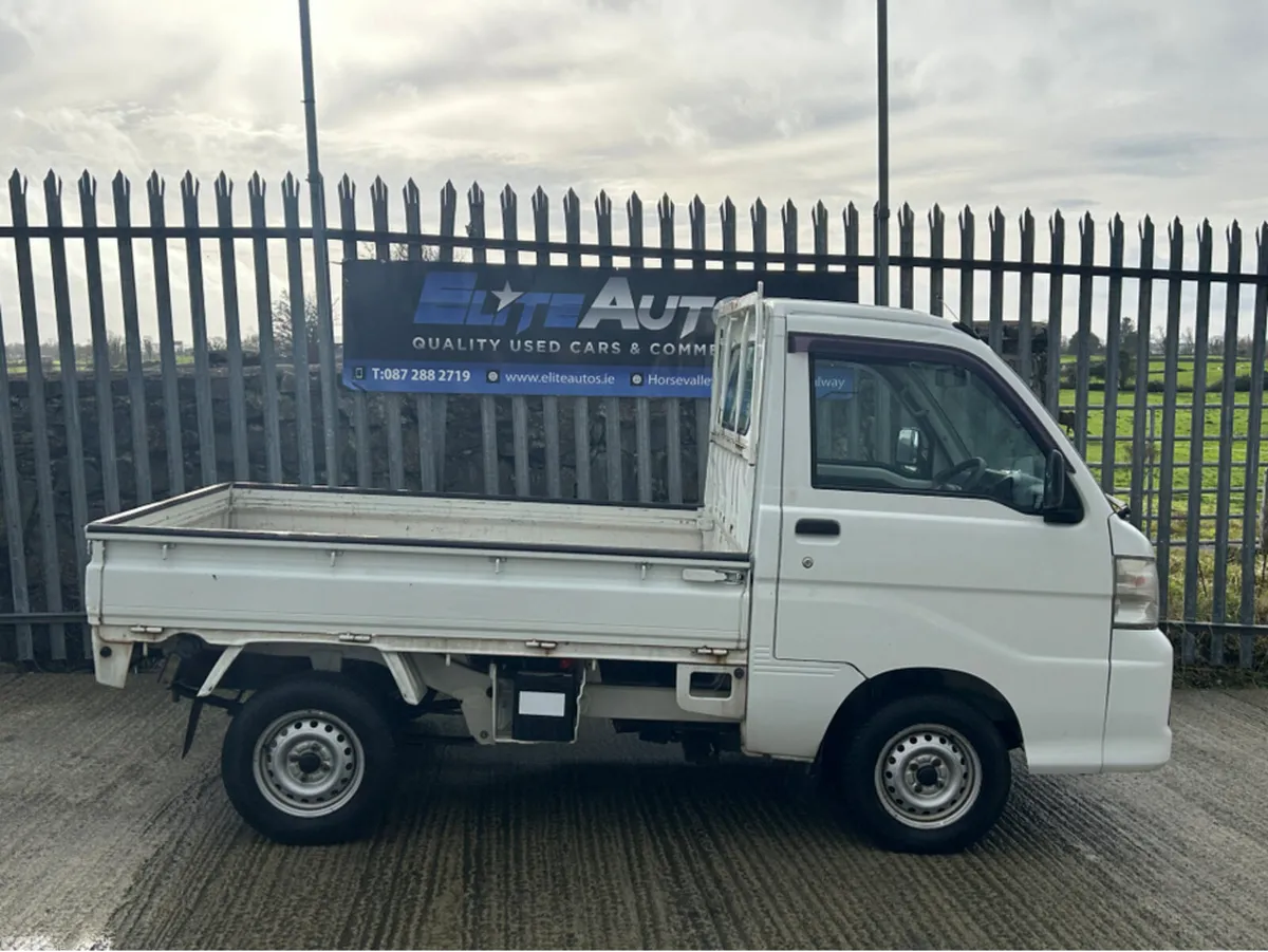 Daihatsu Fourtrak Pick Up, Petrol, 2009, White