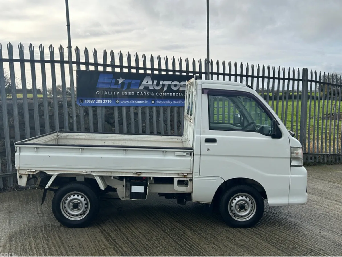 Daihatsu Fourtrak Pick Up, Petrol, 2009, White