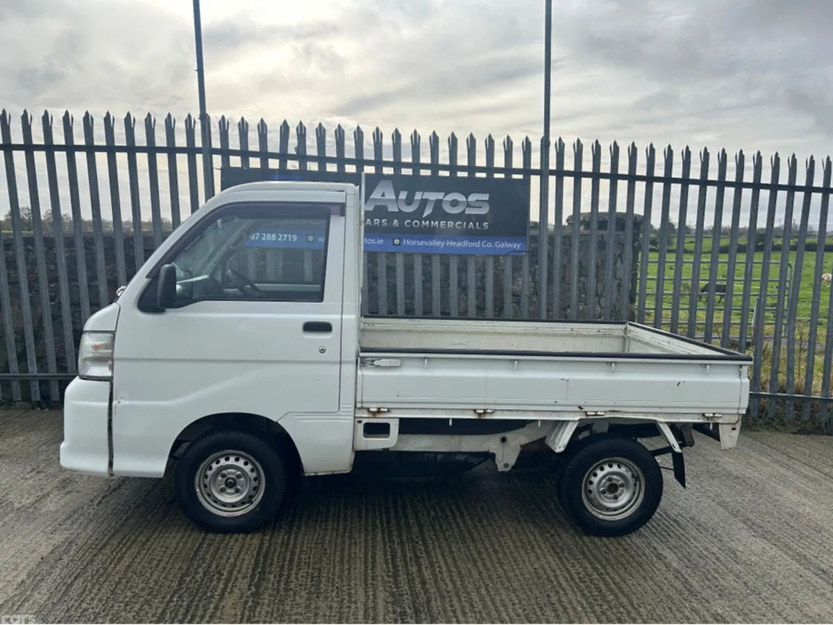 Daihatsu Fourtrak Pick Up, Petrol, 2009, White