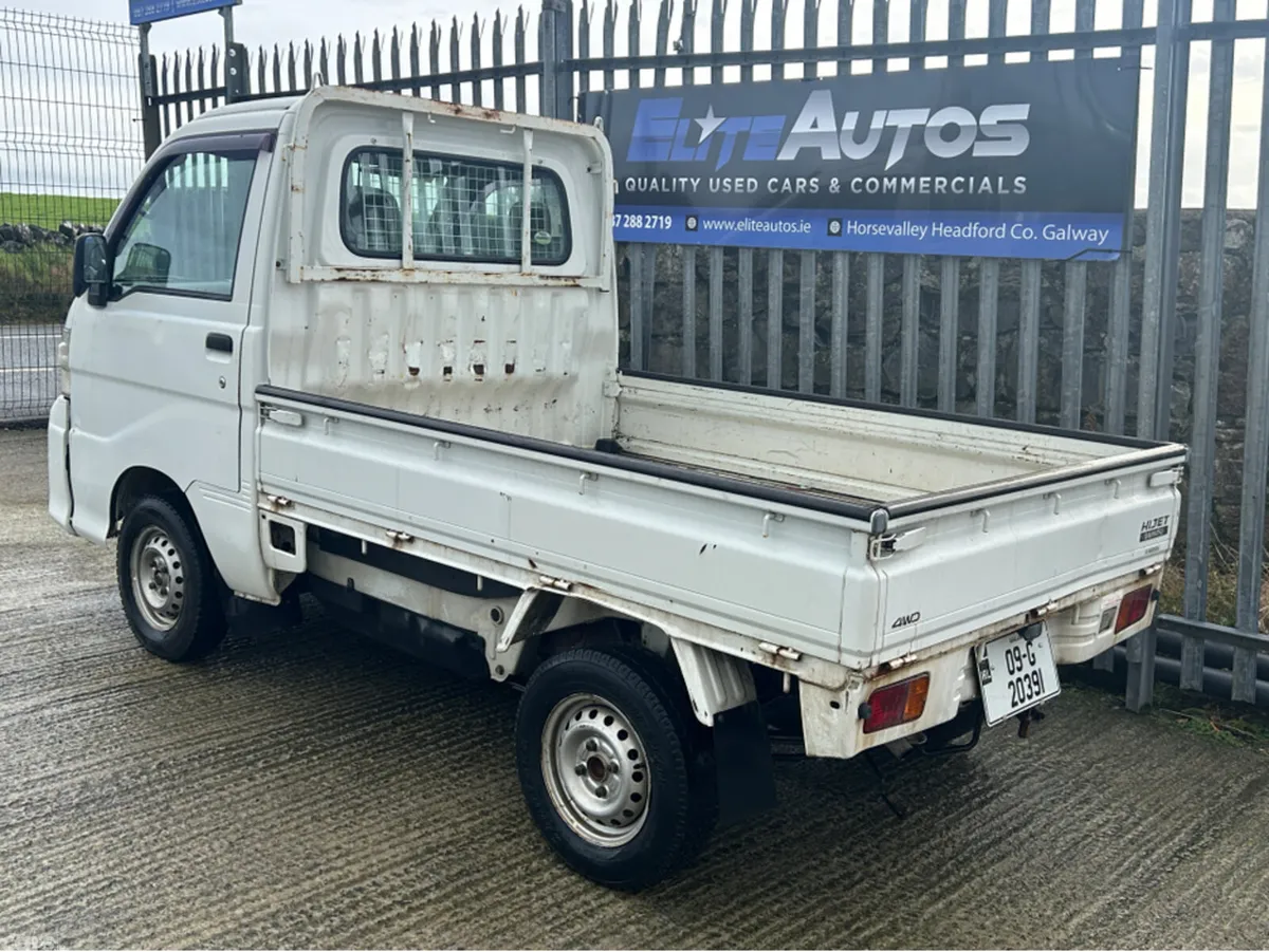 Daihatsu Fourtrak Pick Up, Petrol, 2009, White