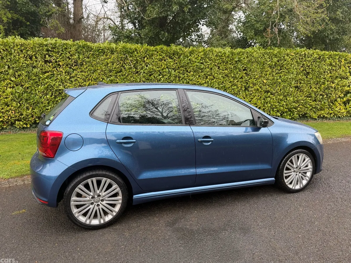 Volkswagen Polo Hatchback, Petrol, 2015, Blue