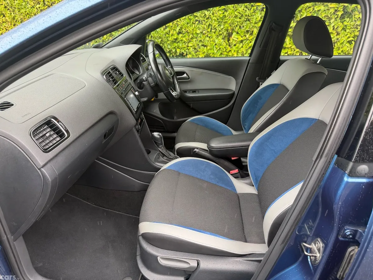 Volkswagen Polo Hatchback, Petrol, 2015, Blue