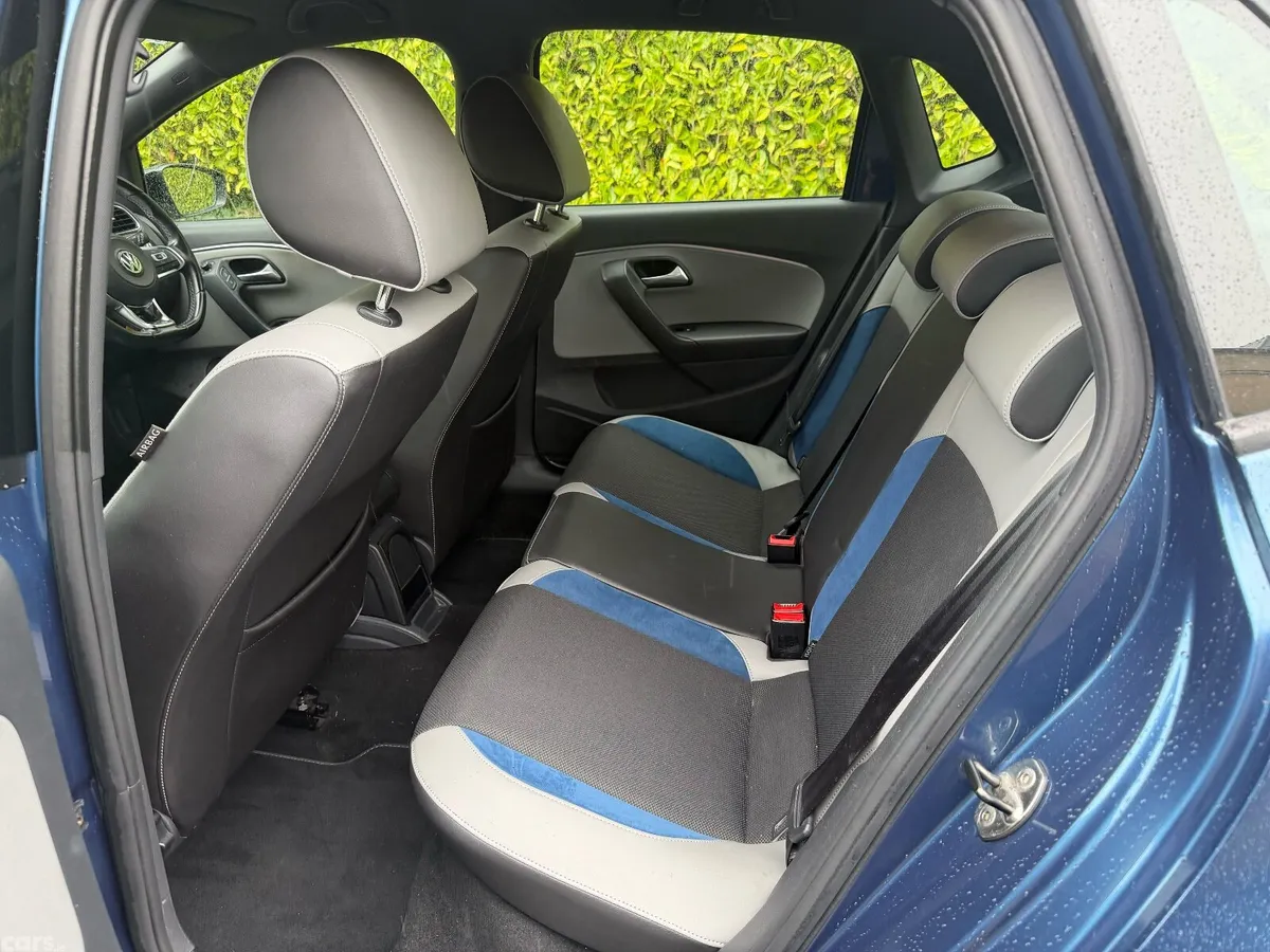 Volkswagen Polo Hatchback, Petrol, 2015, Blue