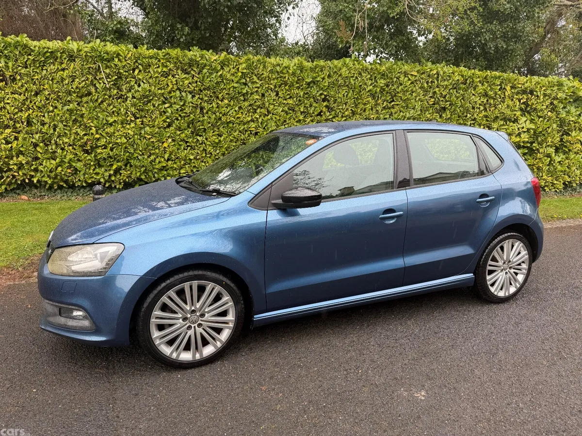 Volkswagen Polo Hatchback, Petrol, 2015, Blue