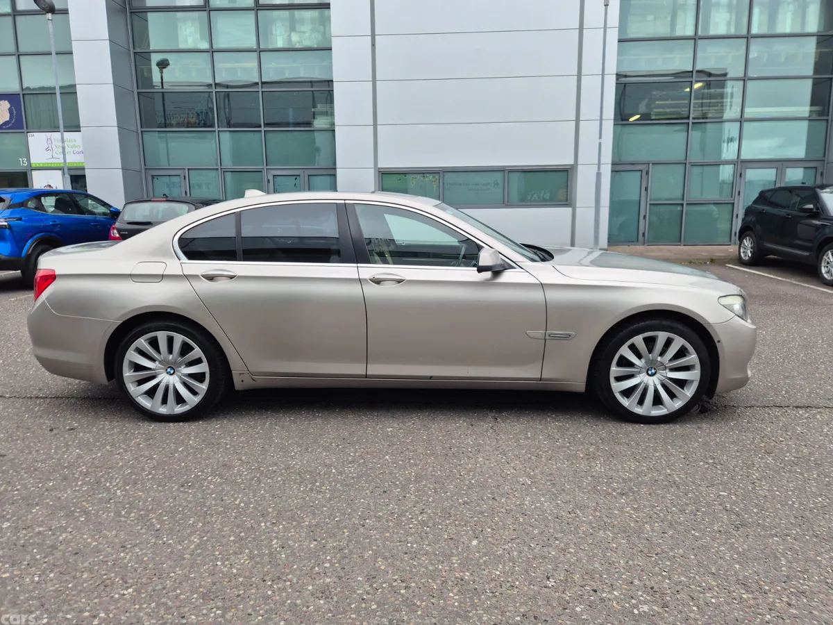 BMW 7-Series Saloon, Diesel, 2009, Silver