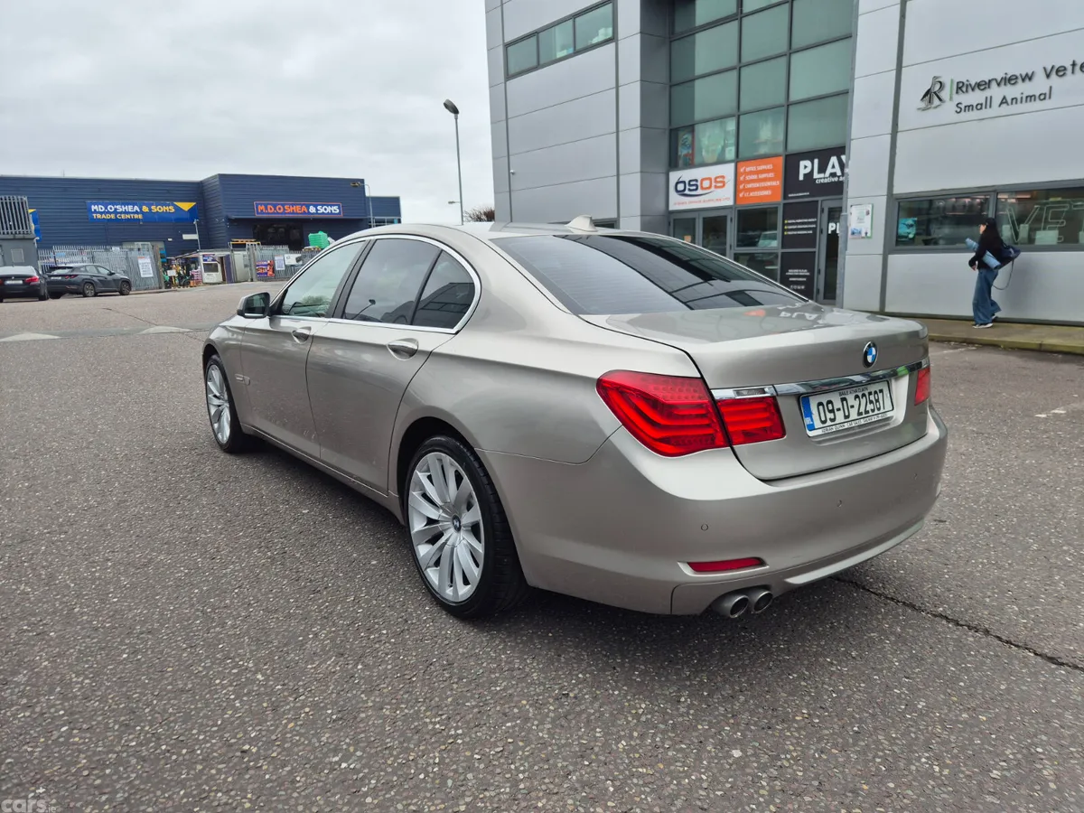 BMW 7-Series Saloon, Diesel, 2009, Silver