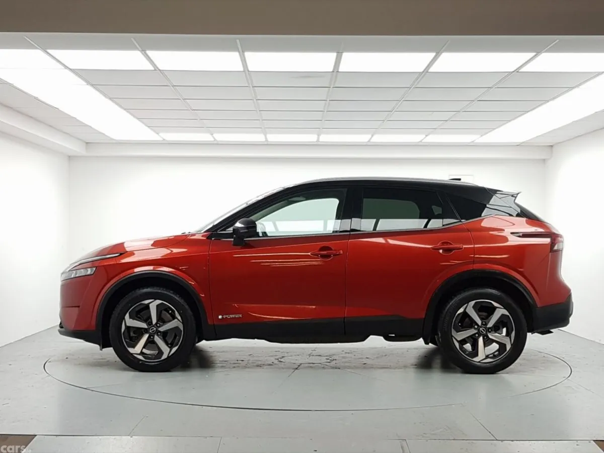 Nissan Qashqai MPV, Petrol, 2023, Orange