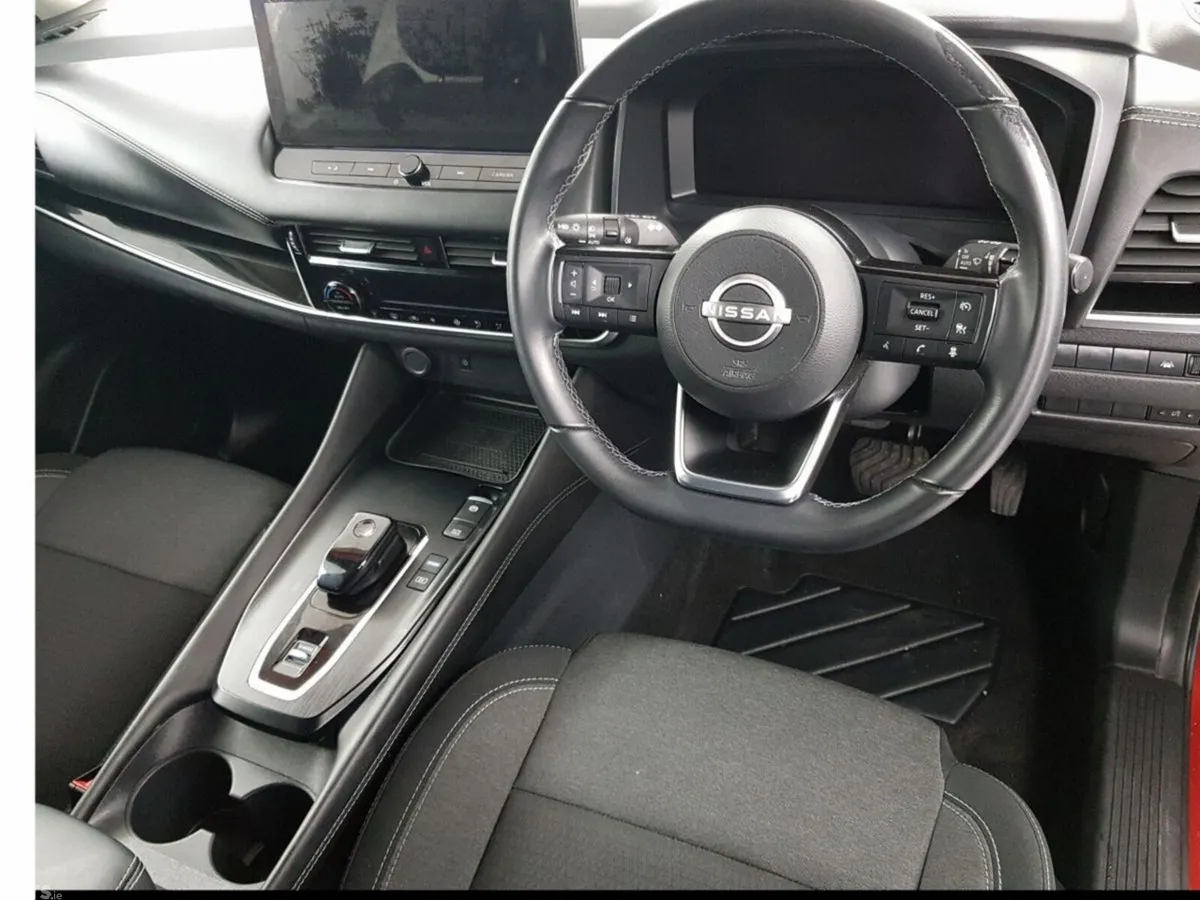 Nissan Qashqai MPV, Petrol, 2023, Orange