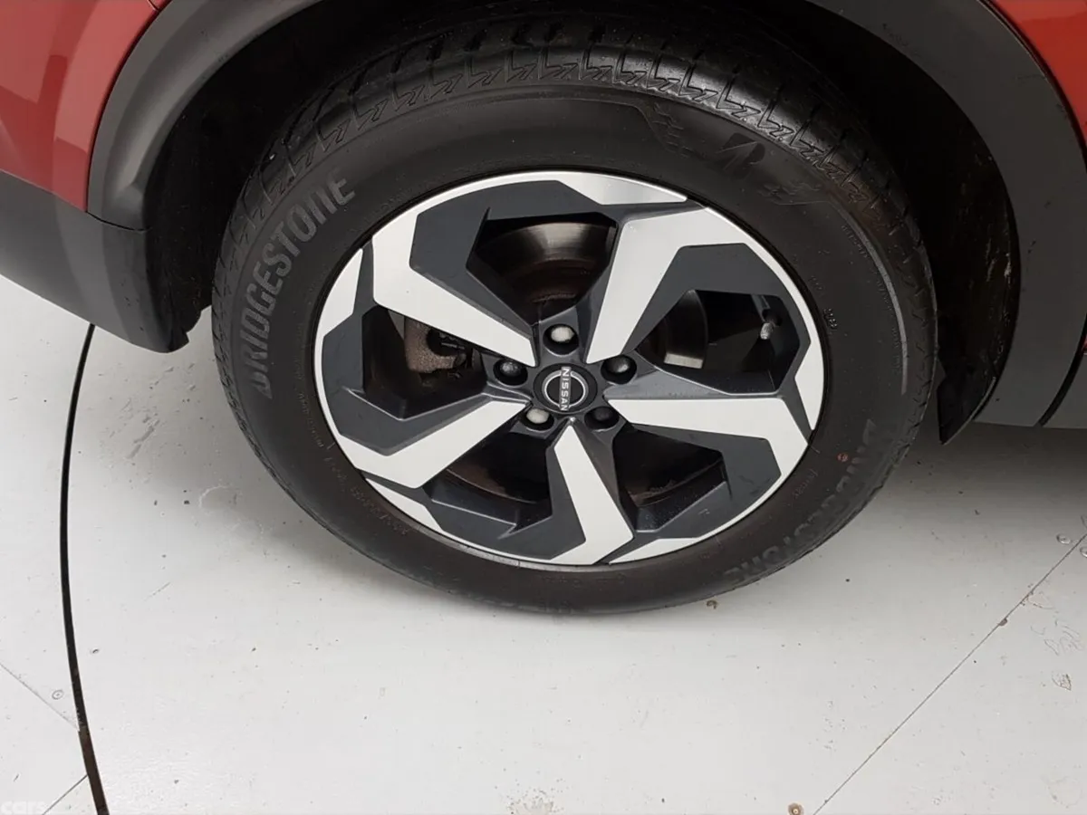 Nissan Qashqai MPV, Petrol, 2023, Orange