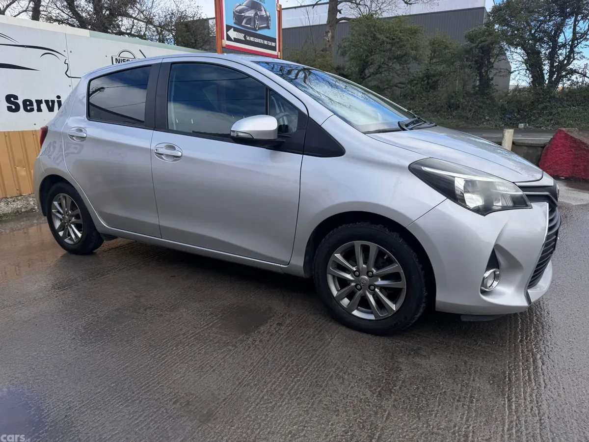 Toyota Yaris Hatchback, Petrol, 2016, Silver