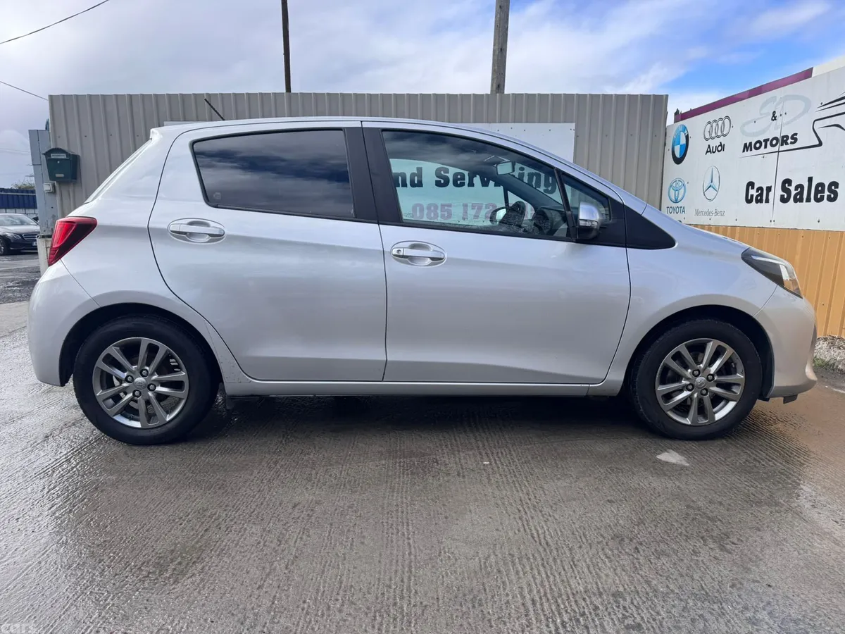 Toyota Yaris Hatchback, Petrol, 2016, Silver